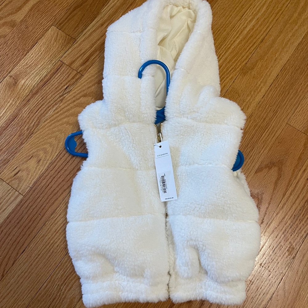 Janie and Jack fuzzy vest never on tags on 12-18 months